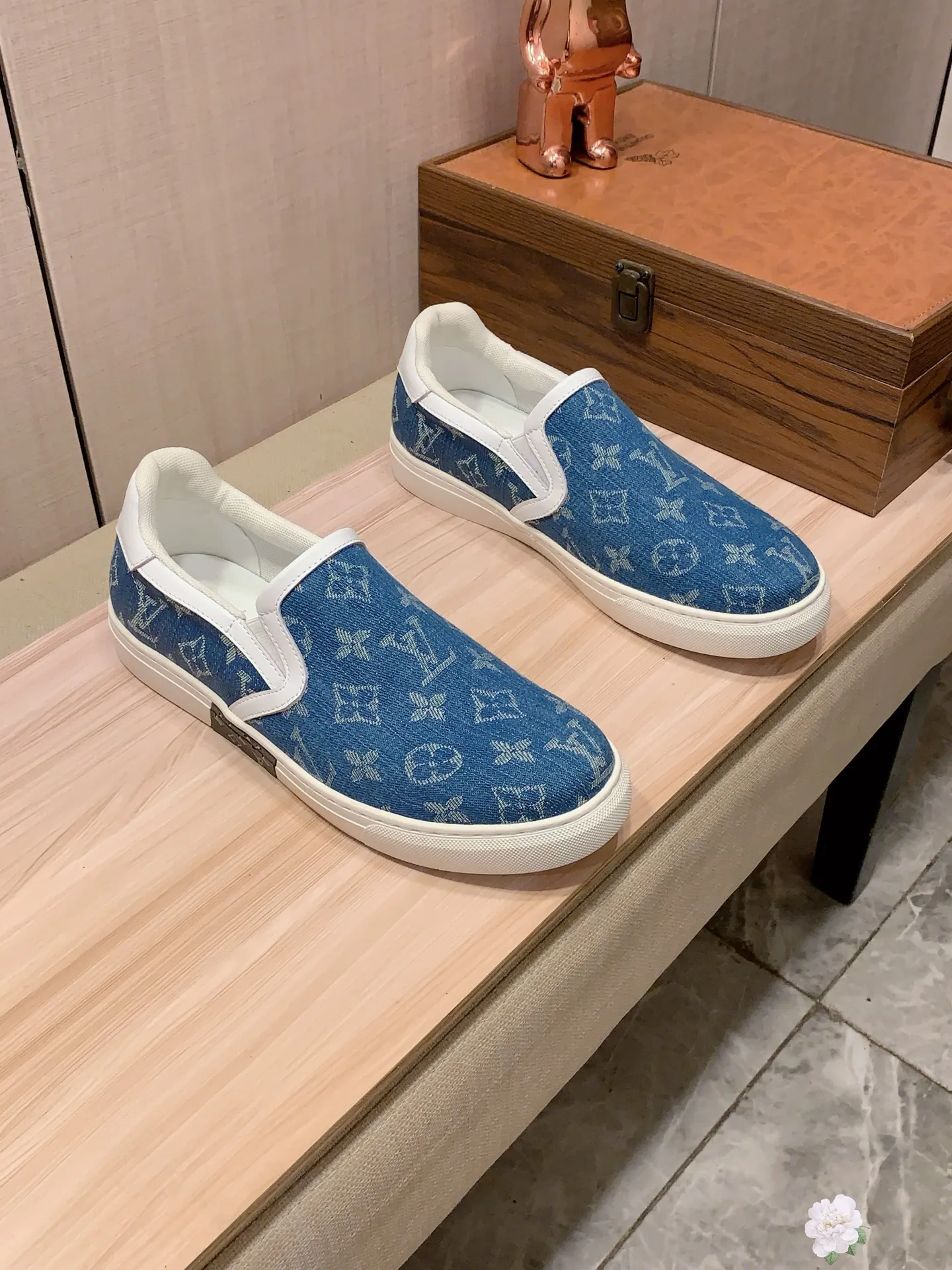 Men's men's shoes 💰400💰💰🎩🎩 [Lightning] [Lightning] "LV*" The latest • popular casual shoes, top brands [Seduce] luxury ~ purchasing agency, top ~ quality. [Strong] The upper is made of imported breathable cowhide with fabric material ➕ Breathable sheepskin feet (•) and fine workmanship. The original stylish and stylish soft rubber wear-resistant and non-slip outsole is light and comfortable on the feet. The real thing looks better when photographed in person. Code 111: Code: 38-44, 2️⃣colors selected